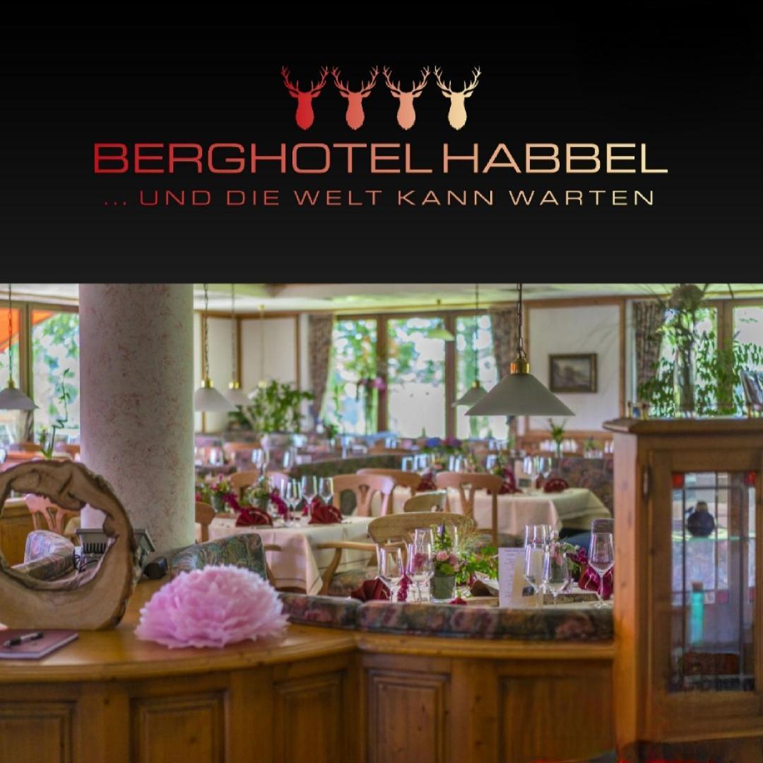 Berghotel Habbel Und Die Welt Kann Warten Cobbenrode Eksteriør billede