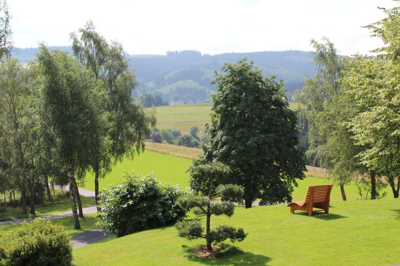 Berghotel Habbel Und Die Welt Kann Warten Cobbenrode Eksteriør billede